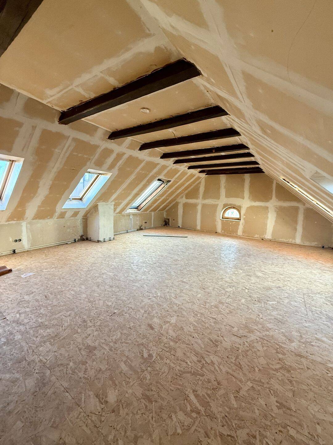 Dachgeschoss-Rohling im begehrten Antonsviertel, Augsburg - Gestalten Sie Ihr Traumzuhause!