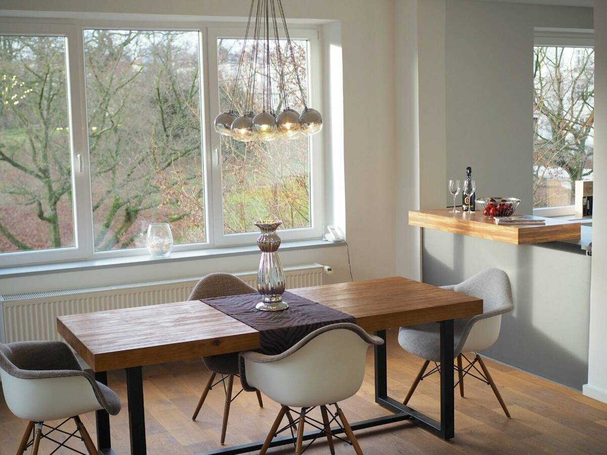 Lichtdurchflutete Wohnung an der Alster mit Balkon – 20149 Hamburg – Bild 1 von 9