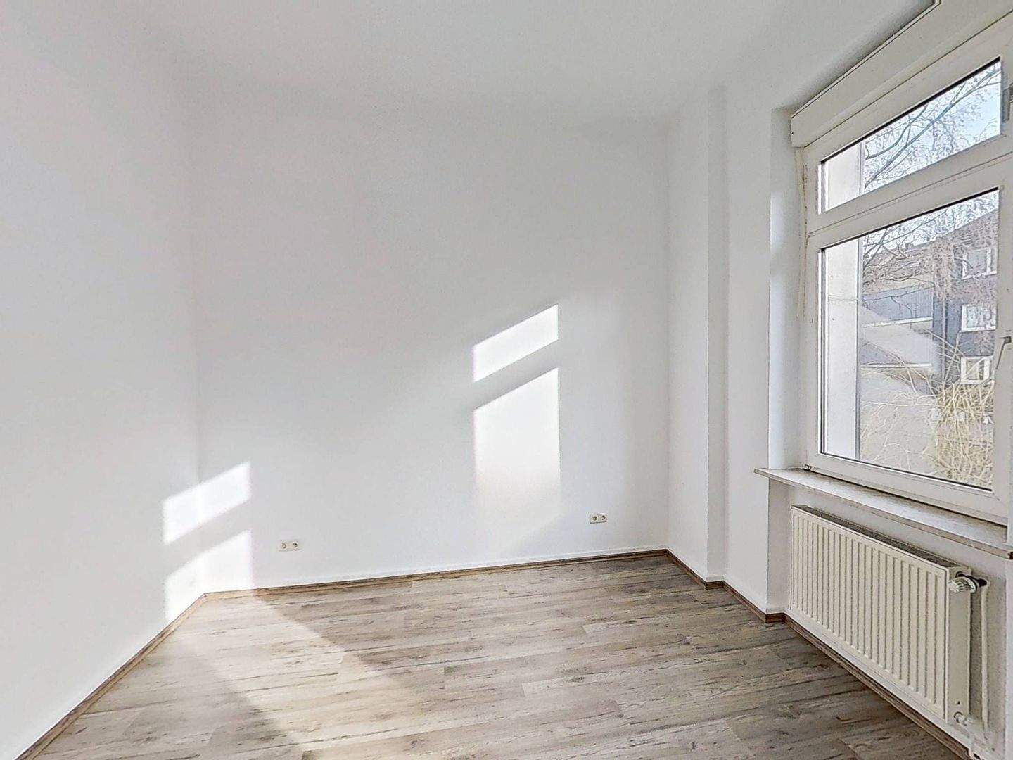 Sanierte 2-Zimmer-Wohnung mit Wannenbad – Wuppertal – Vorschaubild 4