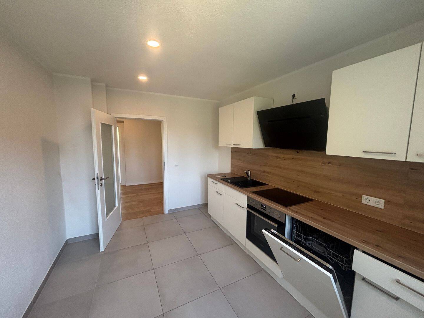 Zentrale 2-Zimmer-Wohnung mit Einbauküche ! – Dresden – Vorschaubild 7