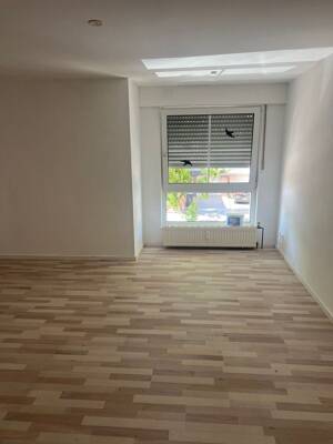 SCHÖNE ZWEIZIMMERWOHNUNG MIT BALKON IN ZENTRALER LAGE – 41564 Kaarst – Vorschaubild 2