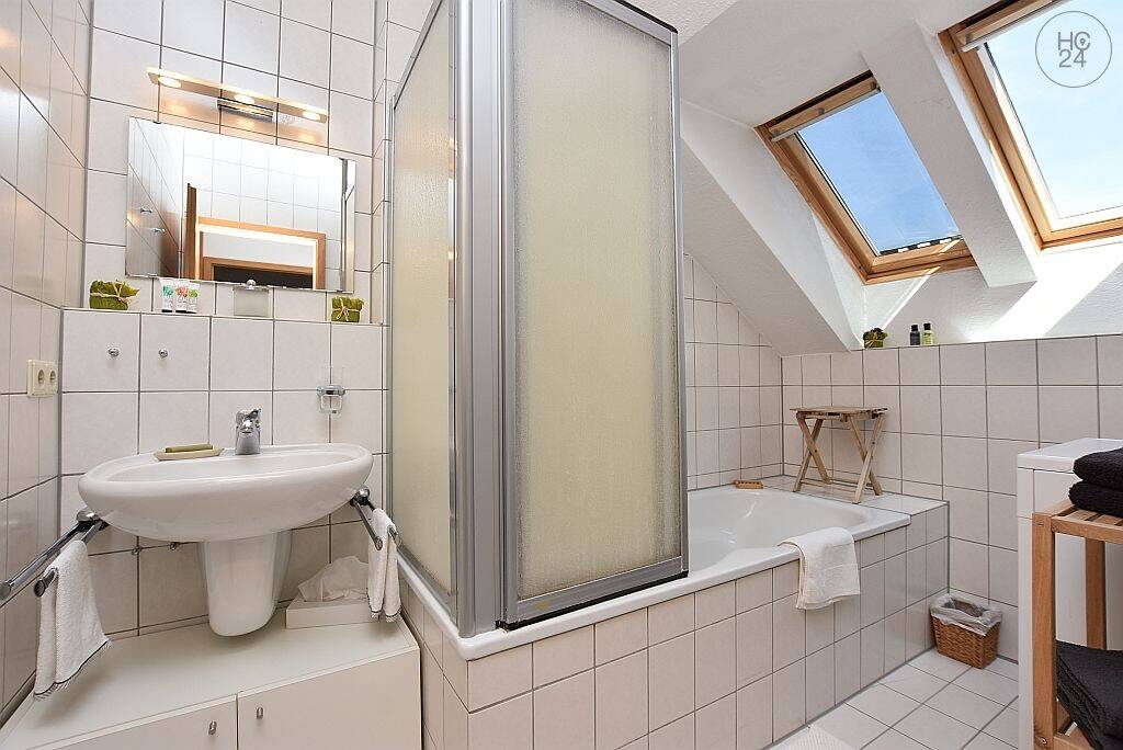 Charmante möblierte DG-Wohnung mit Internet und TG-Stellplatz in Stuttgart Birkach – Stuttgart – Vorschaubild 4