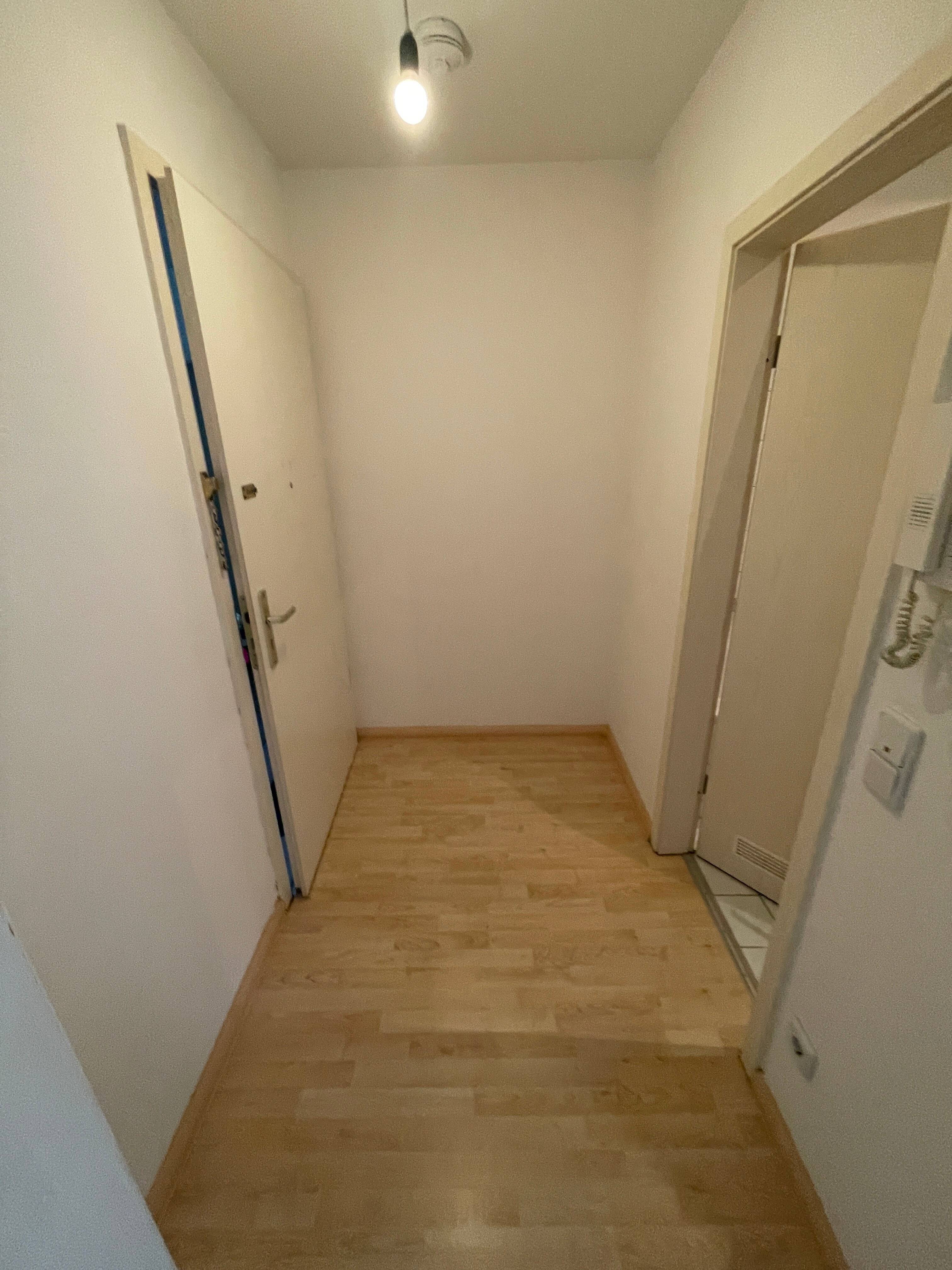 Frankenberger Str. ! ACHTUNG! EBK 1-Raum-Wohnung - Laminat ! – Chemnitz – Vorschaubild 9
