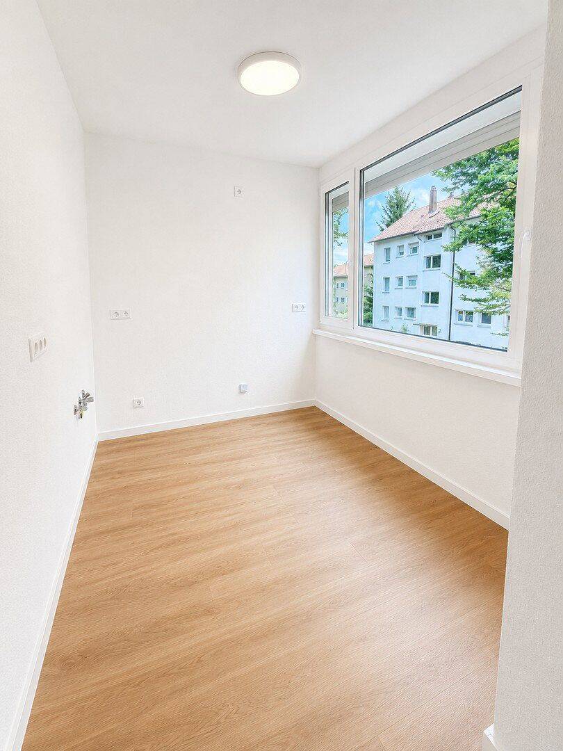 Frisch kernsanierte 3- bis 4-Zimmer-Wohnung mit großem Balkon in Ditzingen – Ditzingen – Vorschaubild 7