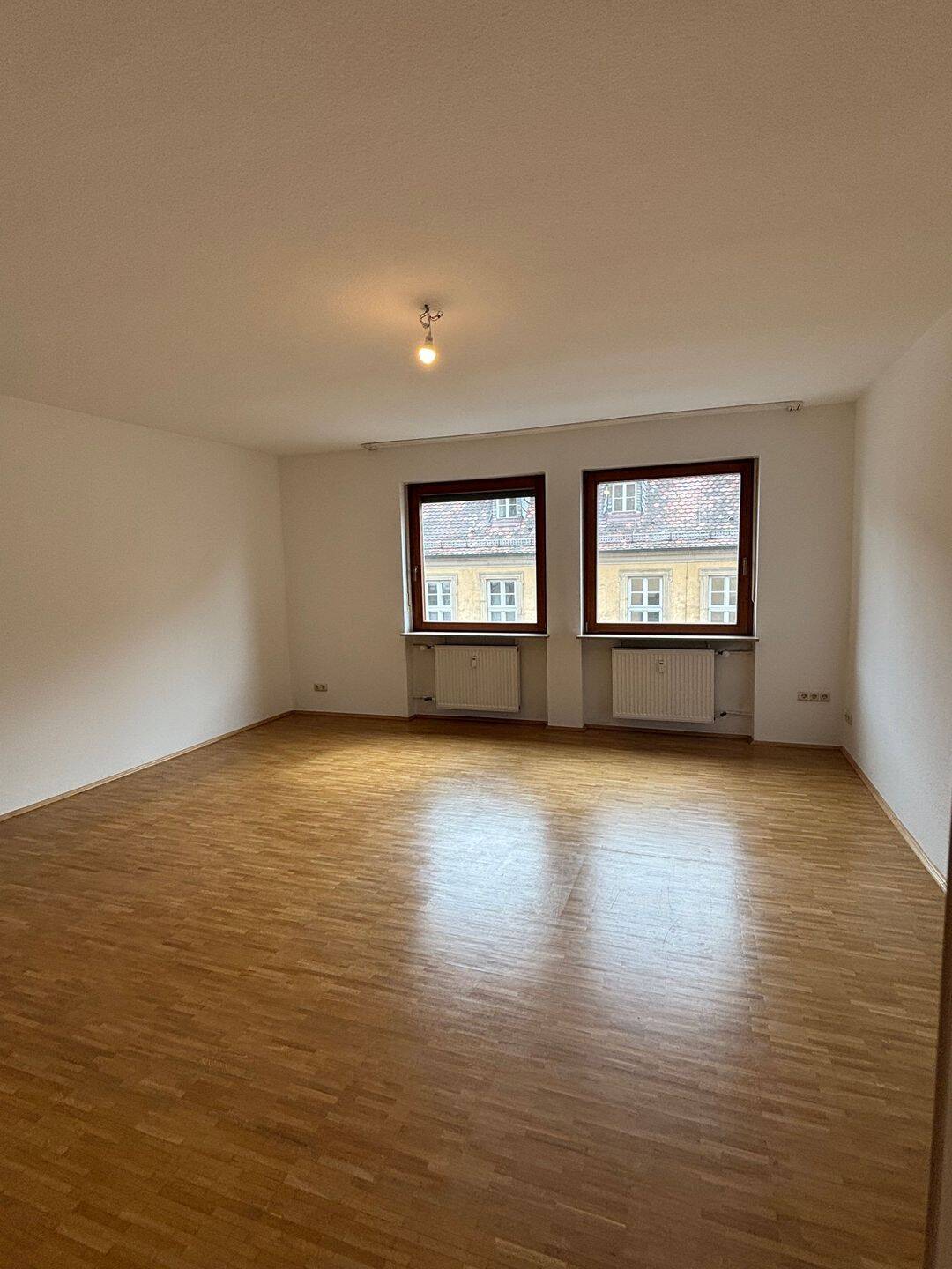 Helle Altbau Wohnung mit Balkon in der Würzburger Altstadt – Würzburg – Vorschaubild 4