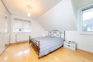 In 2. Reihe gelegen: Besondere Maisonette mit Balkon und Tiefgaragenstellplatz! – 22559 Hamburg – Vorschaubild 9