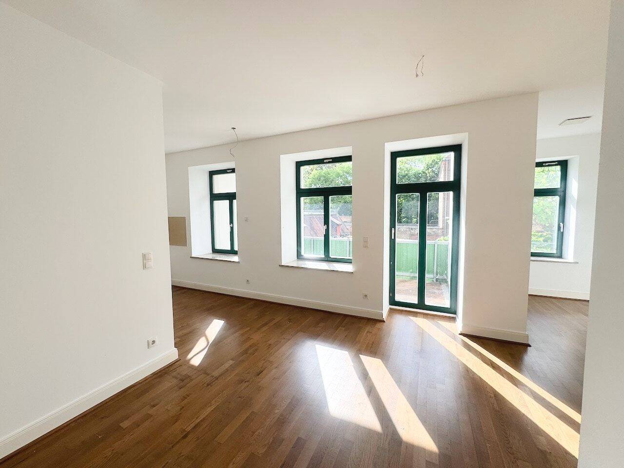 Parkett, Lift & 10 m² Balkon! - Ruhige Lage - Fußbodenheizung - exklusives Bad - Wanne & Dusche