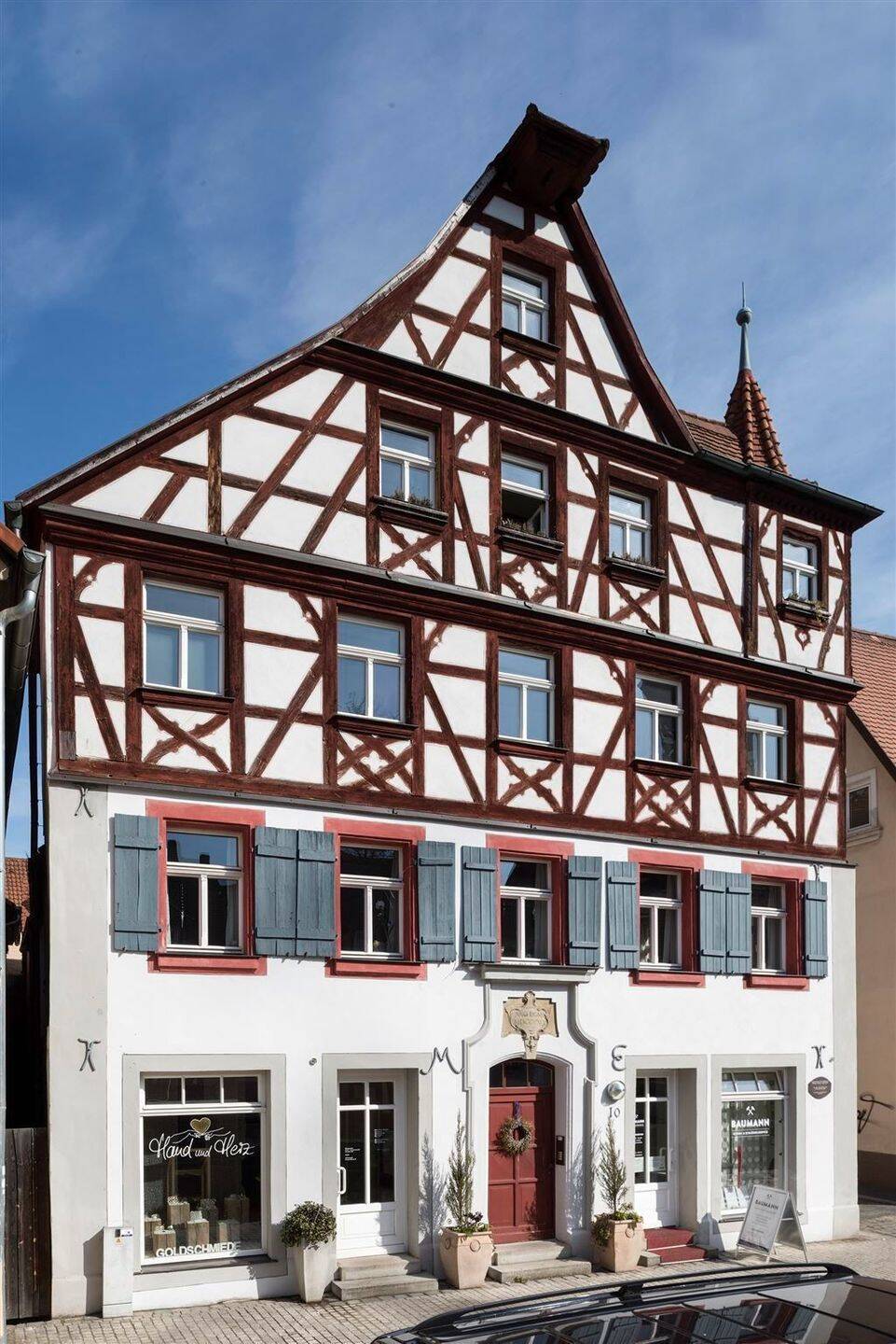 Atelierwohnung, 4-5-Zimmer- Wohnung mit kleinem Balkon zum Innenhof und Kamin in Denkmalschutzobjekt - Schwabach Innenstadt!