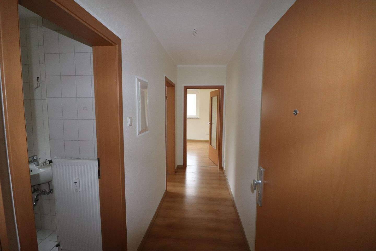Ab 01.08. 2,5-Raum Wohnung bald mit Balkon inkl. Treppenhausreinigung, Winterdienst – Oberhausen – Vorschaubild 4