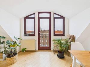 Maschsee als Nachbar: Helle 3 Zi. DG-Wohnung mit kleinem Balkon