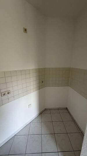 2 Zimmer, Südbalkon, Wanne, ruhige Lage ... – 8058 Zwickau – Vorschaubild 6