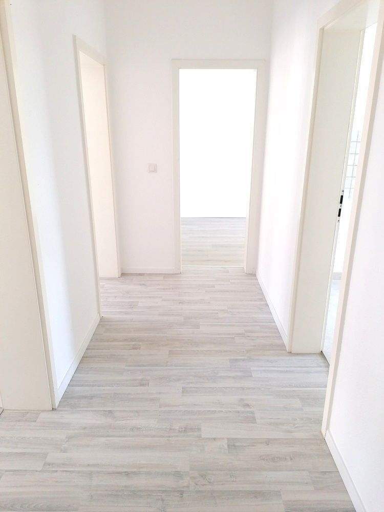 !! 3-Zimmer-Wohnung mit neuem Laminat in Chemnitz / Gablenz !! – Chemnitz – Vorschaubild 3