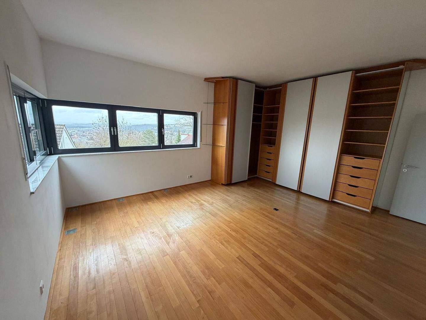 Architektenvilla in Aussichtslage, große Dachterrasse und 1-Zimmer-Einliegerwohnung – Gerlingen – Vorschaubild 7