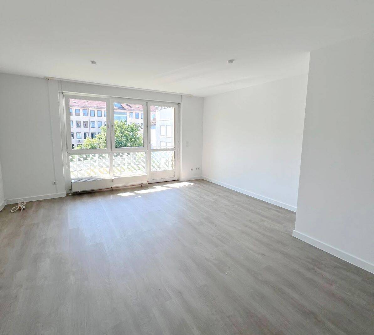Ruhige 3-ZW mit Balkon ins Grüne – Nürnberg – Vorschaubild 2