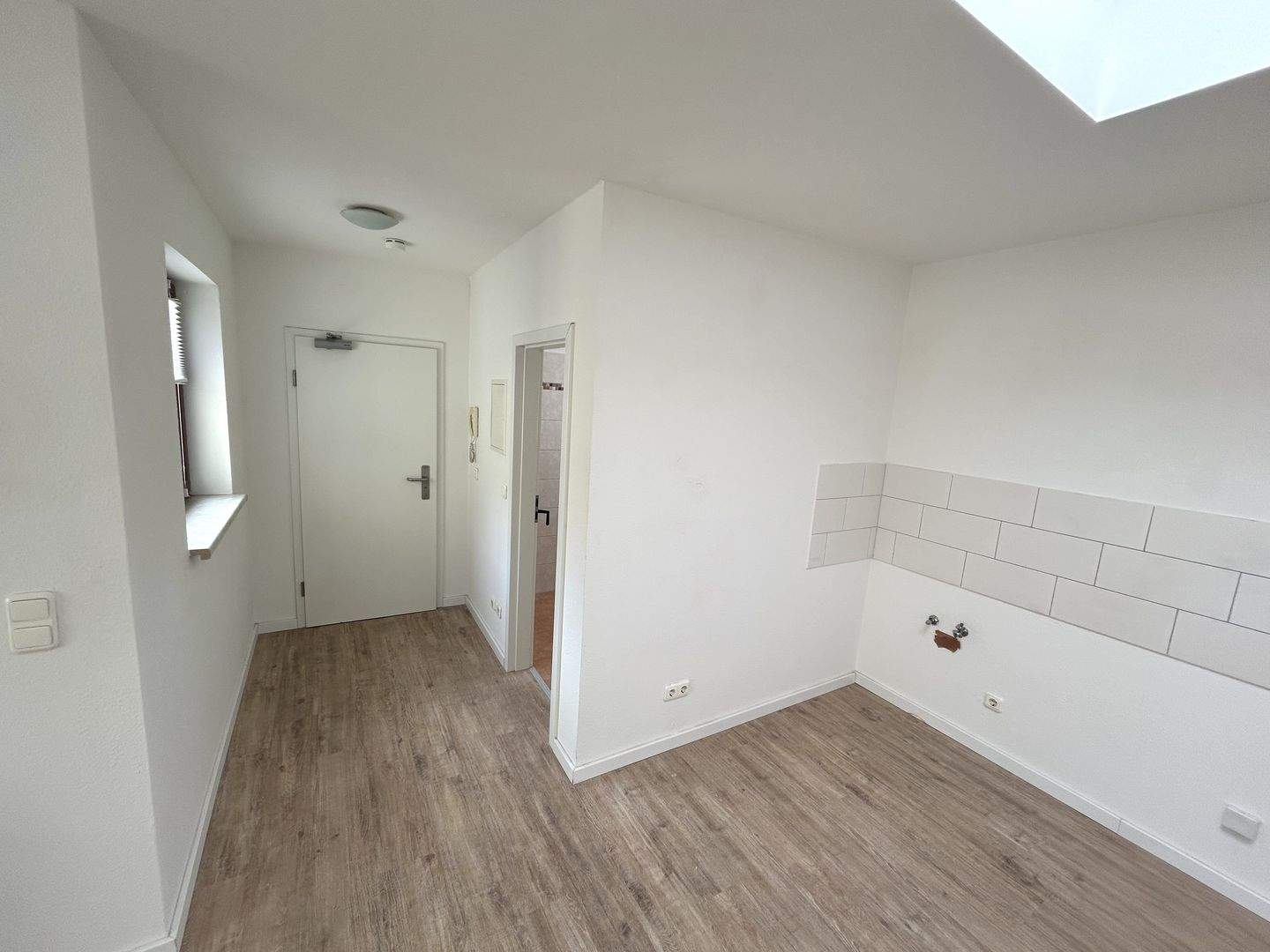 Ihr neues Zuhause: Charmante 3-Raumwohnung mit Balkon in der Magdeburger Altstad – Magdeburg – Vorschaubild 3