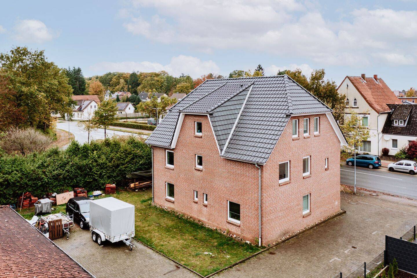 Frisch saniertes Mehrfamilienhaus mit 4 Einheiten und top Rendite