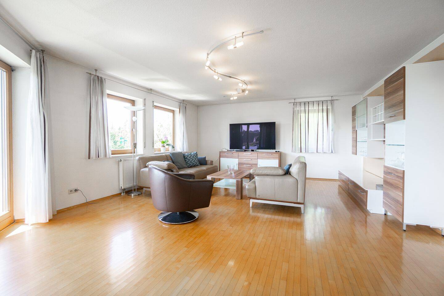 Großzügiges Einfamilienhaus mit besonderem Grundriss & vielseitigen Nutzungsmöglichkeiten – Krauchenwies – Vorschaubild 3