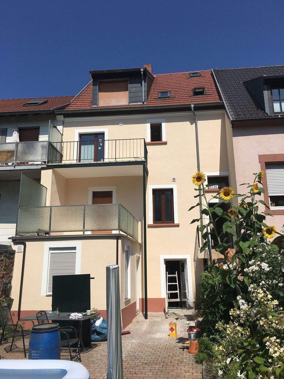 Nähe Stadtpark! Top gepflegtes 1-2 FHS mit 2 Balkonen, Terrasse und Garten zum Stadtpark, in St. Ingbert mit Zugang zur Gustav Claus Anlage – Sankt Ingbert – Bild 1 von 9