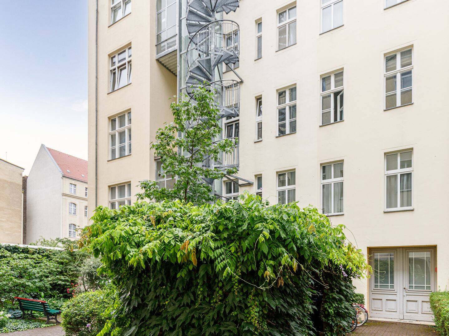 Villa Marta - Ruhig gelegenes Pied-à-terre mit Aufzug fußläufig zum Ludwigkirchplatz & Ku'damm – Berlin – Vorschaubild 8