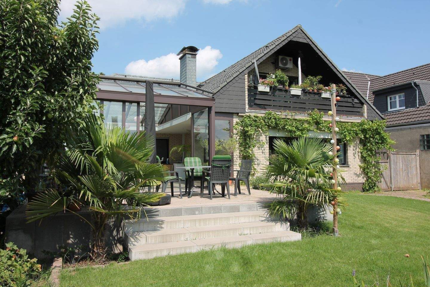 Zweifamilienhaus mit warmen Wintergarten und großem Grundstück 1399 m² – Rheinberg – Bild 1 von 9