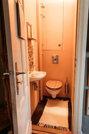 Charmante Altbauwohnung mit Balkon und Aufzug im Herzen von Wilmersdorf – 10707 Berlin – Vorschaubild 9