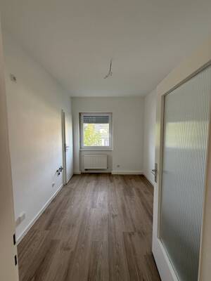 Sanierte 3-Zimmer-Wohnung mit großem Balkon in beliebter Lage im Frauenland – 97074 Würzburg – Vorschaubild 4