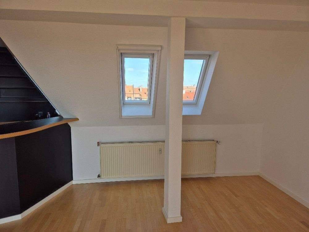 Nürnberg Nähe Frankenstraße: helle Maisonette Wohnung; sonnige Dachloggia; gepflegte Einbauküche; Tageslichtbad - ab sofort verfügbar – Nürnberg – Vorschaubild 4