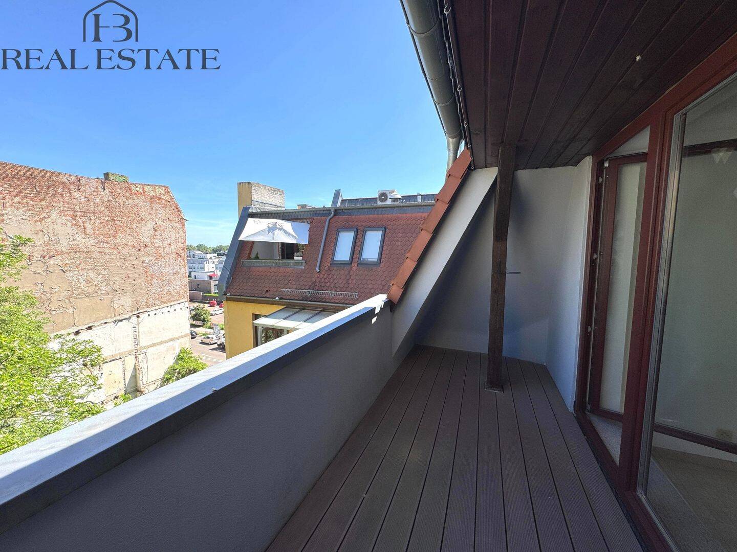 Dachgeschoss-Highlight mit Aufzug, Klimaanlage und Dachterrasse