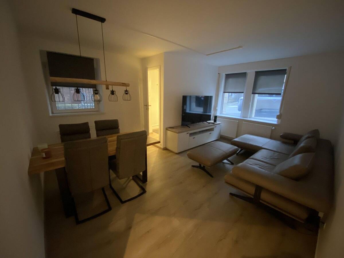 Renoviert, Möbliert, Erstbezug, Eigener Eingang, Zentral – 70176 Stuttgart – Bild 1 von 9