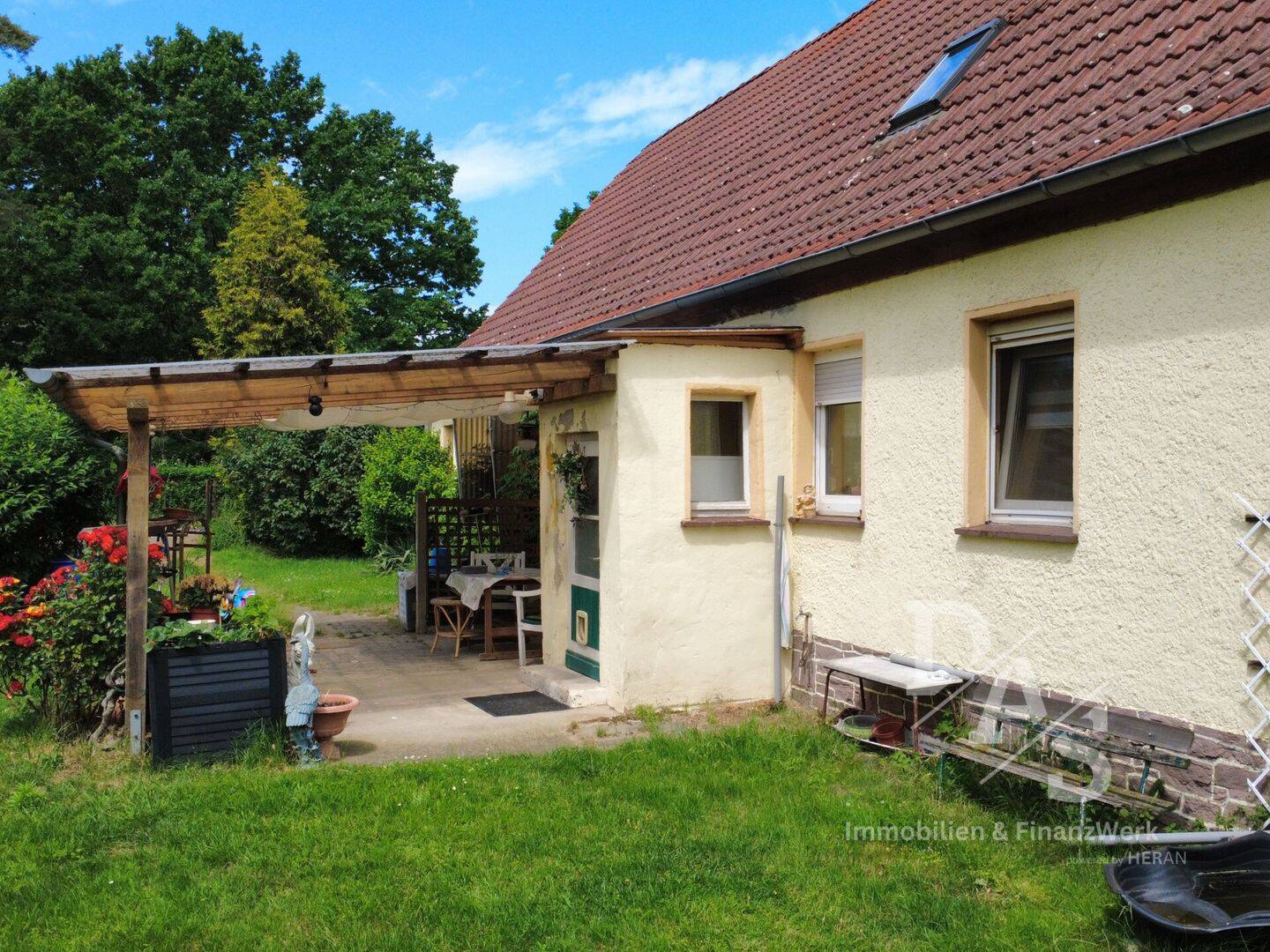 Mehr Platz fürs Leben - Einfamilienhaus mit Ausbaupotenzial auf 1.474 m² Grundstück – Calvörde – Bild 1 von 9