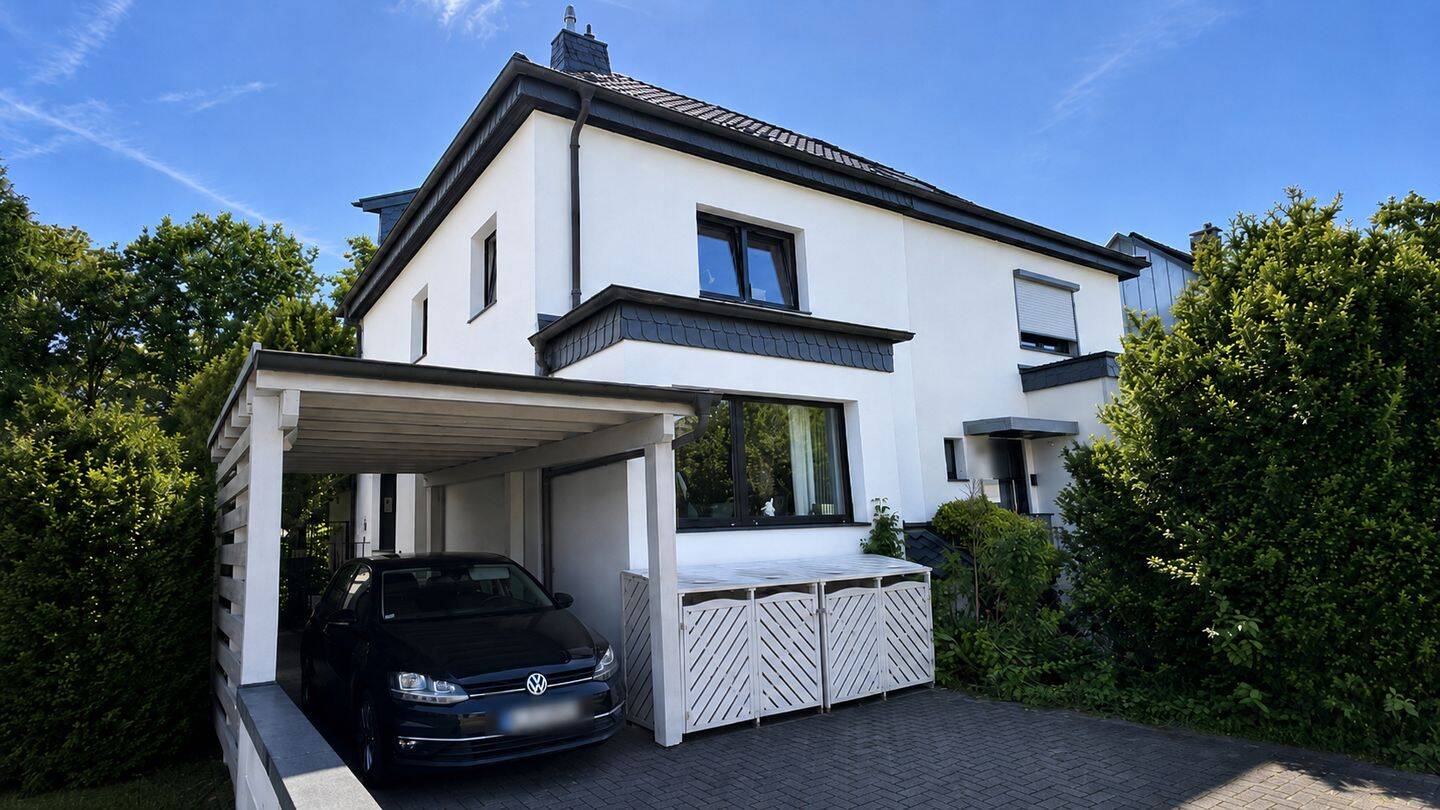 Teilsanierte Doppelhaushälfte || Modernes Wohnkonzept || Kamin – Köln – Vorschaubild 2