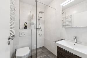 Zwischen Stadt und Natur: Stilvolle 4-Zimmer-Wohnung mit Garten & Balkon – 80935 München – Vorschaubild 8