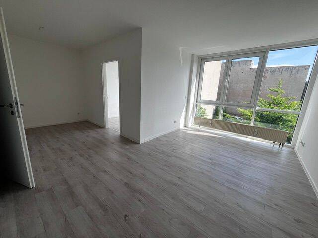 Schöne helle 2-Raumwohnung mit Einbauküche ab sofort zu vermieten