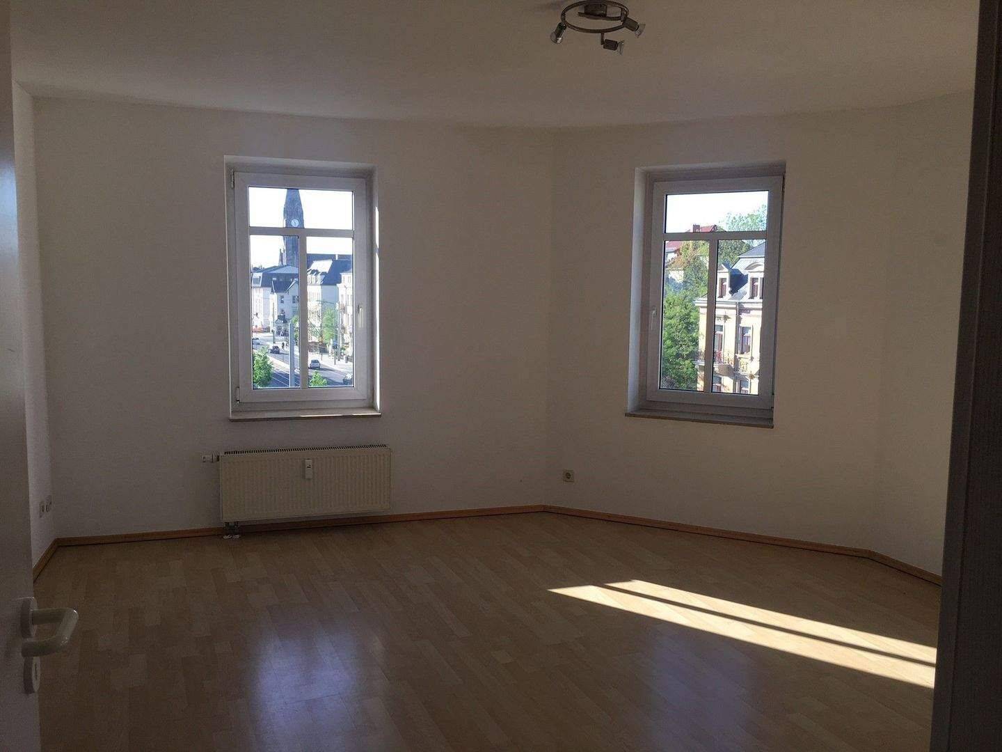 Helle Dachgeschosswohnung in verkehrsgünstiger Lage!! – Dresden – Vorschaubild 3