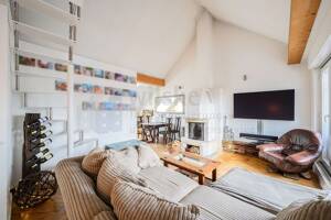Oberkassel Rheinnähe: Top-Level, 5 Räume, Kamin, Stellplatz