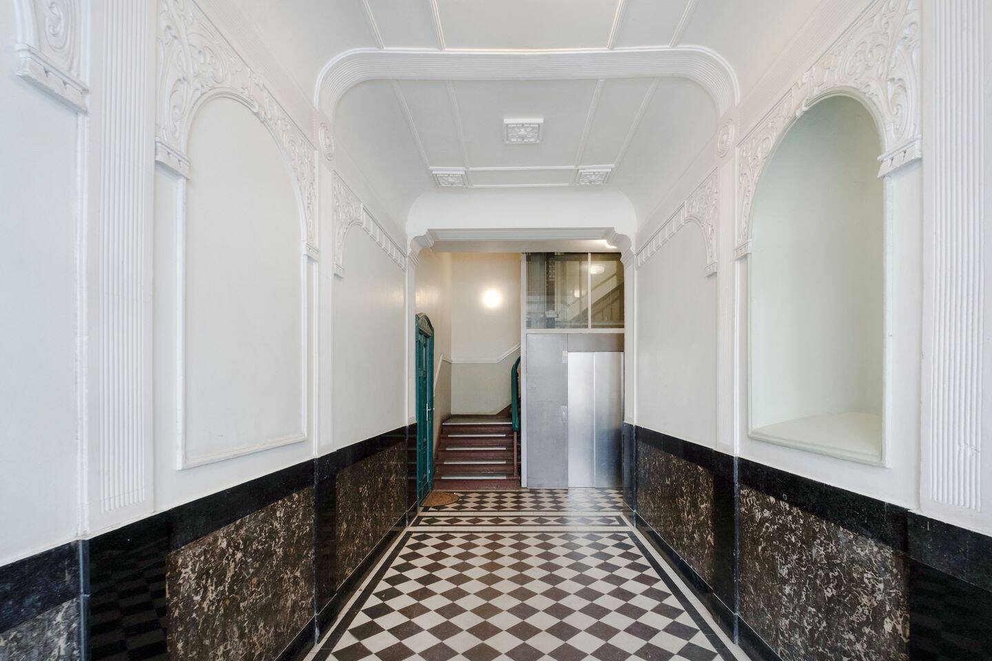 Altbau-Klassiker mit historischem Stuck und drei Balkonen im Winskiez – Berlin – Vorschaubild 9
