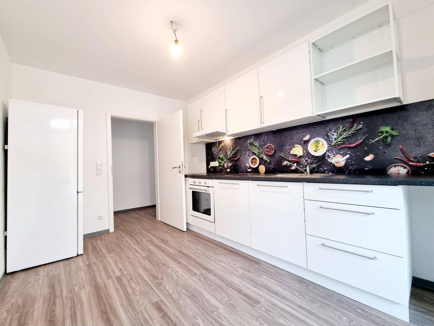 zentral & ruhig gelegen: 4ZKBTerrasse: Kaltmiete: inkl. Küche Internet Stellplatz Keller