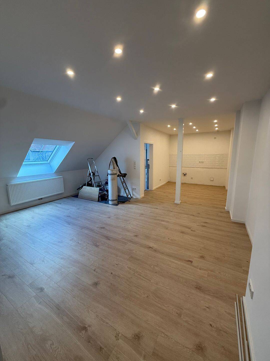 ERSTBEZUG!! Schöne & helle 3 ZKB Maisonette- Wohnung in 66121 zu vermieten – Saarbrücken – Vorschaubild 3