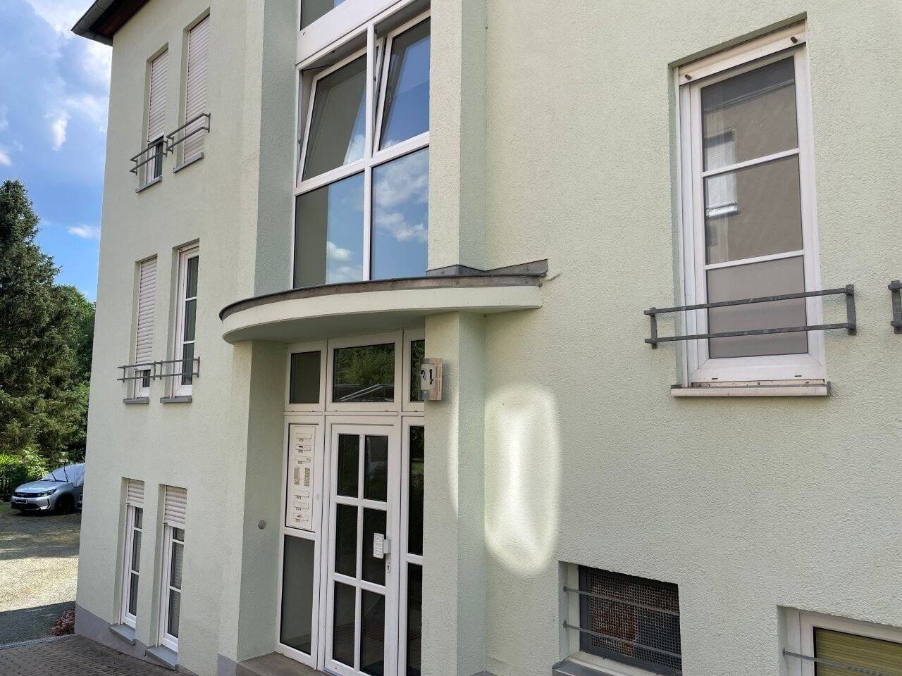 Single-Traum-Wohnung als Anlage mit Potential - Küche und Bad mit Fenster, Balkon sowie Stellplatz! – Chemnitz – Vorschaubild 2