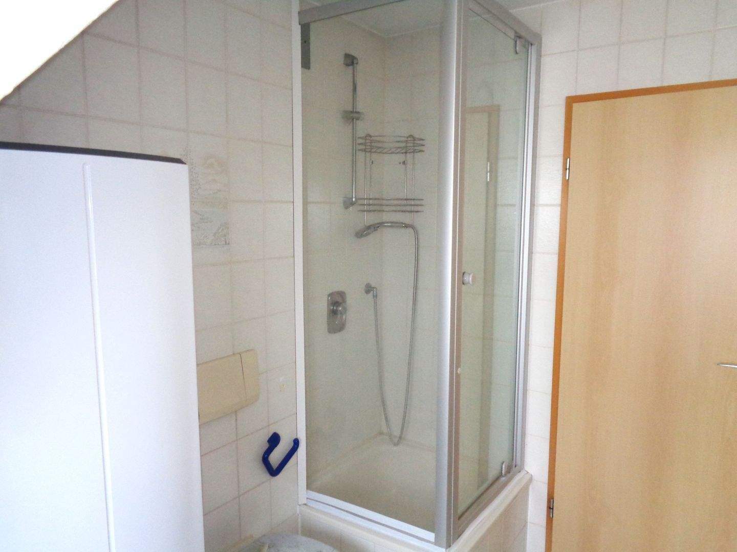 Sofort beziehbare, großzügige, 1 1/2 Zi. Dachgeschoss (3. OG) - Gallerie - Wohnung in zentraler Lage in Stuttgart - Mühlhausen – Stuttgart – Vorschaubild 9