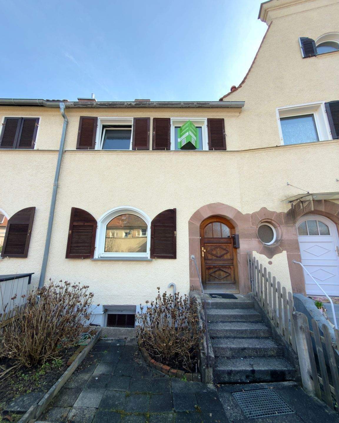 Reihenmittelhaus von 1910 im Ensembleschutz – 4 Zimmer, Garten & viel Potenzial für Heimwerkler in Nürnberg-Werderau – Nürnberg – Vorschaubild 2