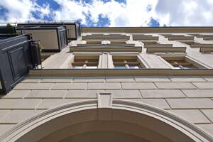 ERSTKLASSIG SANIERTE ALTBAUWOHNUNG | 4 Zimmer mit Balkon und 2 Bädern im Leipziger Zentrum – 4107 Leipzig – Vorschaubild 4