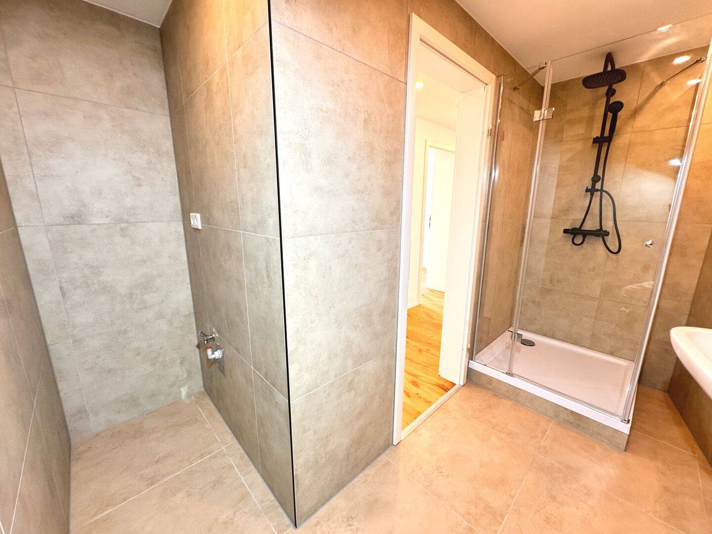 Provisionsfrei - Renovierte 3 Zimmer Wohnung mit Terrasse und Stellplatz in Heßdorf – Heßdorf – Vorschaubild 8