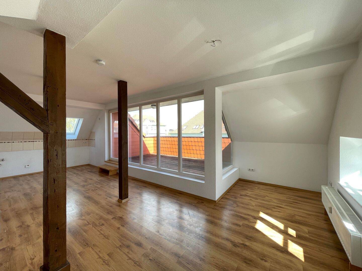 Traumhafte 4-Zimmer-Maisonette-Wohnung im beliebten Encke-Carré! – Magdeburg – Vorschaubild 2