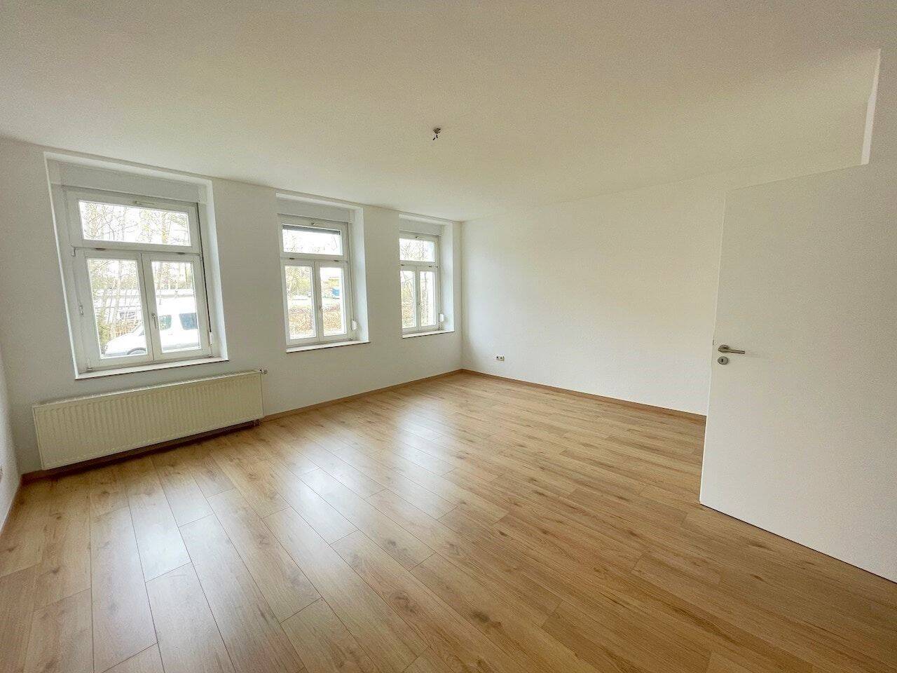 Renditeobjekt: Vermietete 2 Zimmer in Wahren - Laminat - Balkon - Auwald ums Eck
