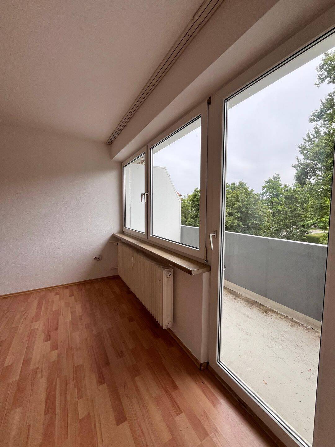 1-ZKB mit Balkon! Bezugsfreie Eigentumswohnung in München-Pasing – gepflegt, sofort verfügbar – München – Vorschaubild 2