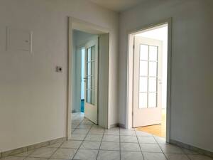Bezugsfrei - Helle 3-Zimmer-Wohnung mit Süd-Balkon in Milbertshofen – 80935 München – Vorschaubild 2