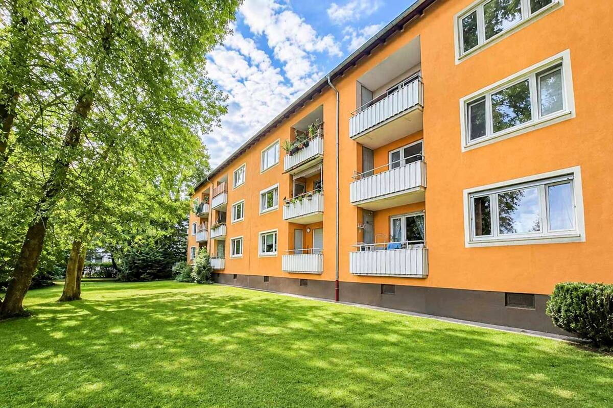Mehr Frankfurt fürs Geld: 3-Zimmer-Wohnung mit Loggia und Blick ins Grüne – 60437 Frankfurt am Main – Bild 1 von 9