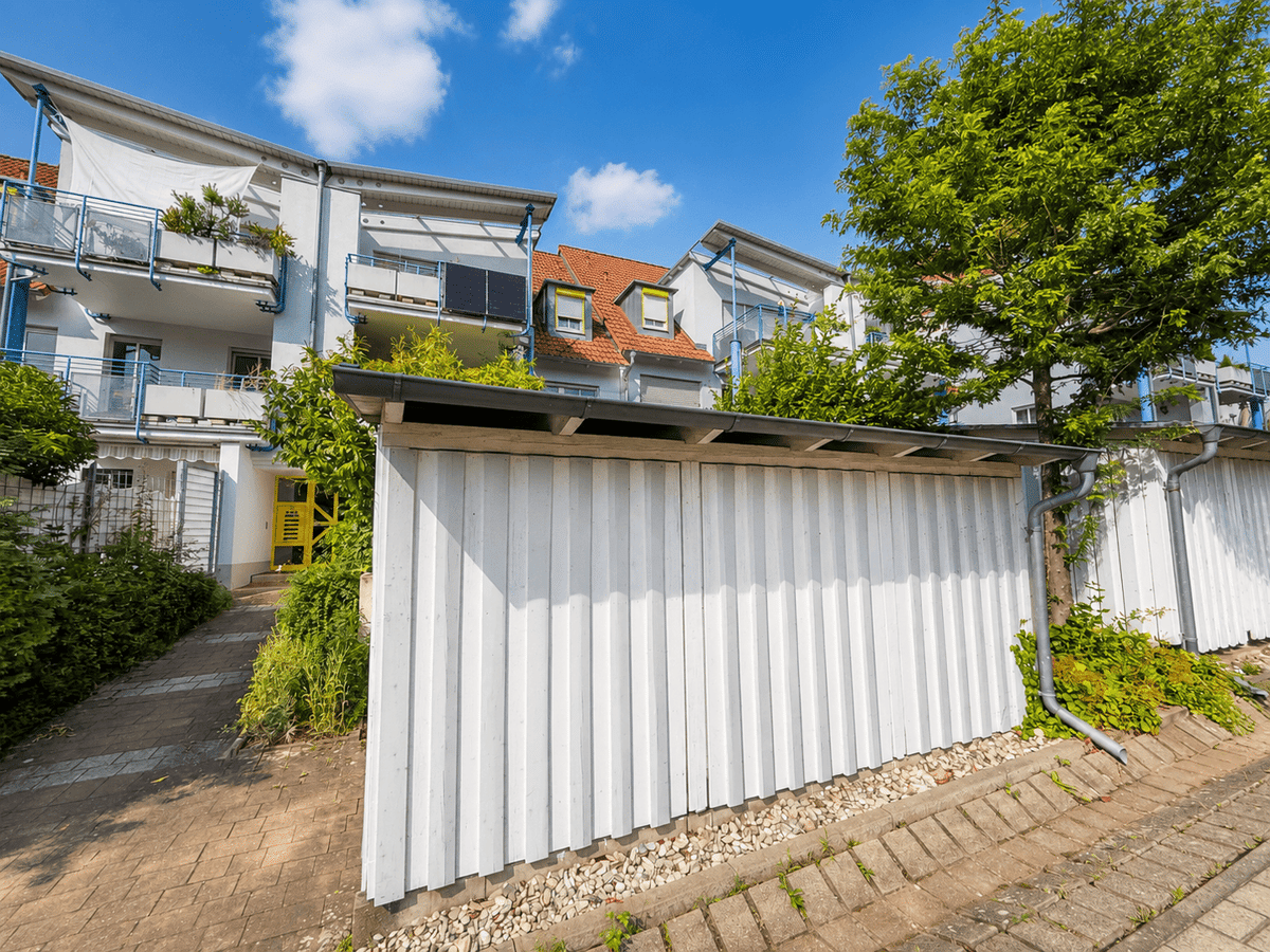 Helle 2-Zimmer-Wohnung mit Terrasse, Sondergarten und Garage – 91056 Erlangen – Bild 1 von 9