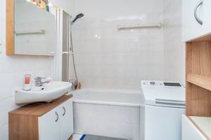 Gepflegte und familienfreundliche 3,5-Zimmer-Wohnung mit großer Loggia – 13051 Berlin – Vorschaubild 9